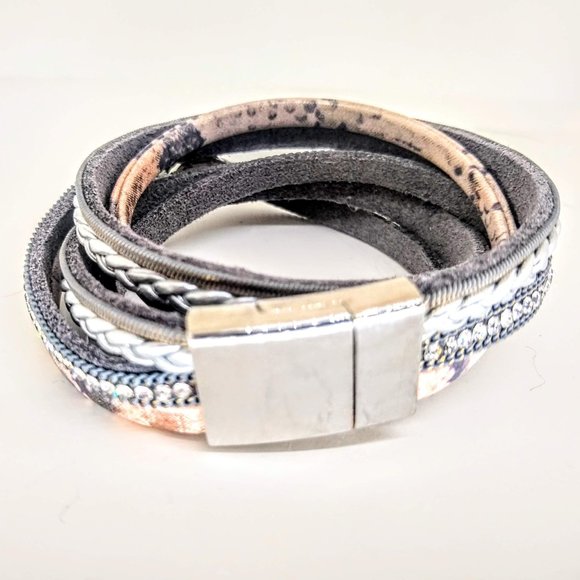 Gray multi row magnetic bracelet with magnetic clasp - Picture 4 of 4